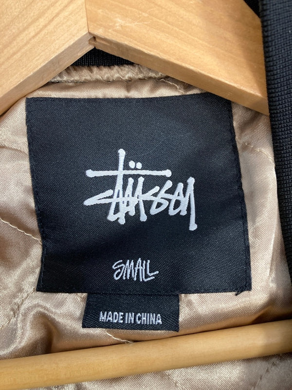 ステューシー STUSSY ワインカモ サテン ボンバージャケット カモフラ ワインカラー系 ブラック系 カーキ系 ジャケット マルチカラー Sサイズ 101MT-3685