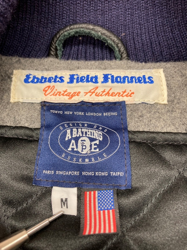 アベイシングエイプ A BATHING APE × EBBETS FIELD FLANNELS エベッツ フィールド フランネルズ ウール スタジャン 灰 6863-141-019 ジャケット 刺繍 グレー Mサイズ 104MT-2153