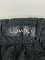 コモリ COMOLI 23SS 空紡オックス ドローストリング パンツ ドレープ 裾ゴム 黒 X01-03025 ボトムスその他 無地 ブラック サイズ3 104MB-40