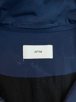 エイトン ATON 23SS VENTILE SUEDE STAND FIELD COAT フィールド コート ジップアップ アウター ジャケット 紺 7055505 サイズ 02 ジャケット 無地 ネイビー 104MT-1627