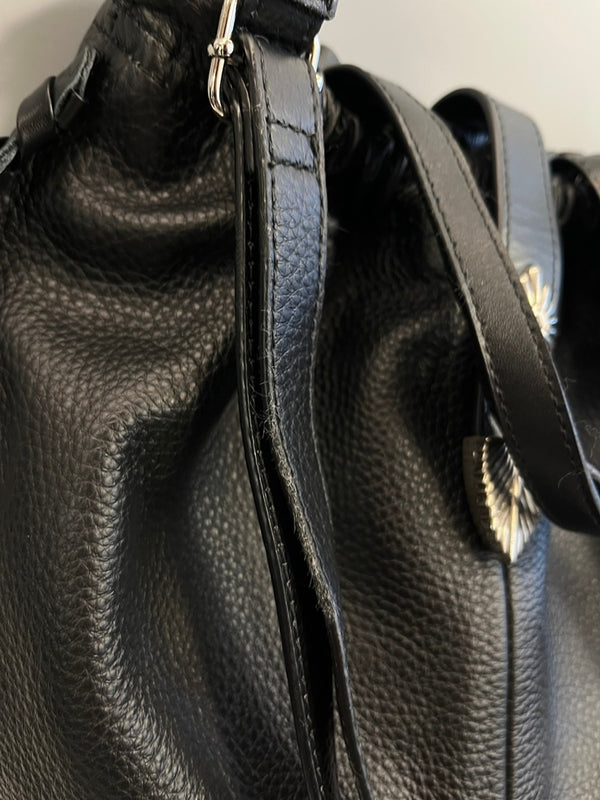 イアパピヨネ ear PAPILLONNER バックル 巾着ショルダーバッグ  本革 黒 2Way EAZ1021212A0008 バッグ レディースバッグ ショルダーバッグ・メッセンジャーバッグ ブラック 101bag-218