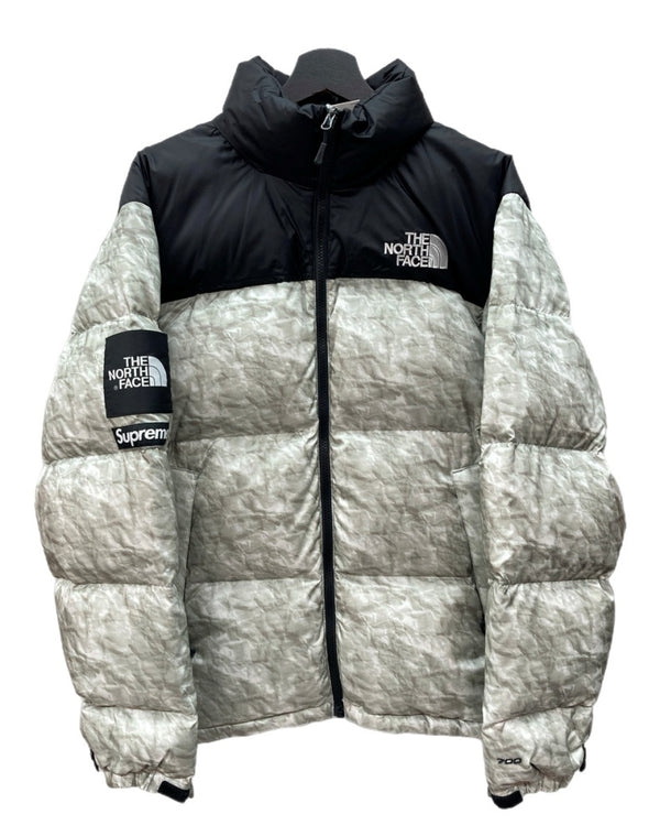 シュプリーム SUPREME × THE NORTH FACE ザノースフェイス Paper Print Nuptse Jacket ペーパー プリント ヌプシ 白 ND91806I ジャケット 総柄 ホワイト Mサイズ 104MT-2159