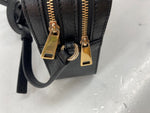 フルラ FURLA リリー LILLI カメラバッグ クロスボディ CROSSBODY ダブルジップ ゴールドロゴ サフィアーノレザー LEATHER BLACK 黒 1028452 バッグ レディースバッグ ショルダーバッグ・メッセンジャーバッグ ロゴ ブラック 104B-52