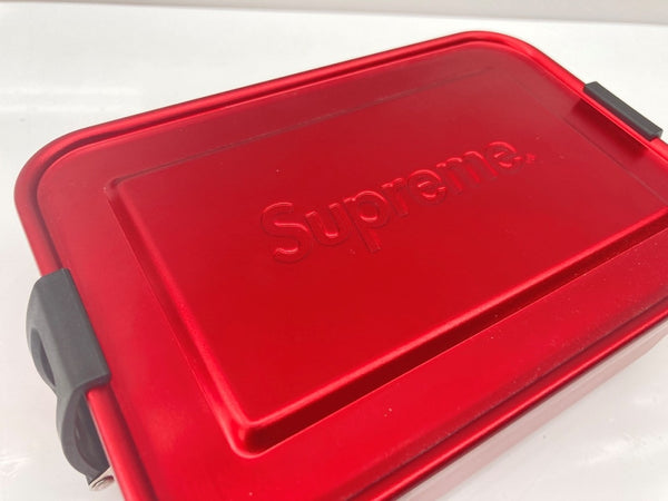 シュプリーム SUPREME 18SS SIGG Small Metal Box Plus メタル ボックス エンボス 小物入れ 赤 その他 ロゴ レッド 104Z-9