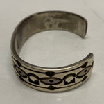 【曜日割引対象外】 【中古】インディアンジュエリー INDIAN JEWELRY ホピ族 JJ 刻印 メンズジュエリー・アクセサリー バングル シルバー 201goods-675 VB