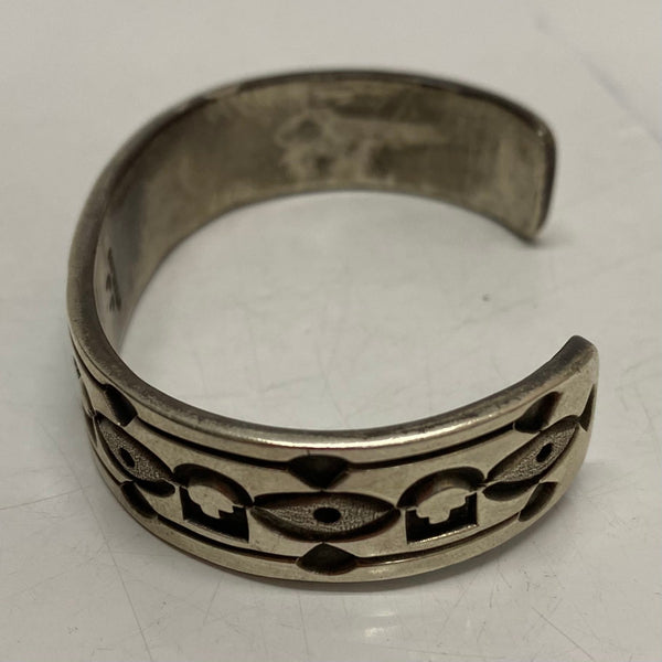 【曜日割引対象外】 【中古】インディアンジュエリー INDIAN JEWELRY ホピ族 JJ 刻印 メンズジュエリー・アクセサリー バングル シルバー 201goods-675 VB