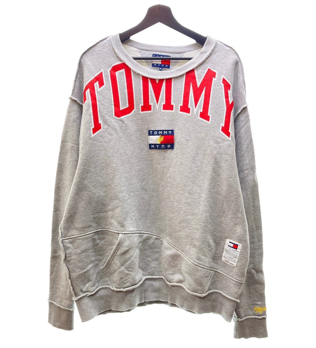 トミーヒルフィガー TOMMY HILFIGER MYne マイン コラボ Pullover プルオーバー アーチロゴ ラバープリント ワッペン 灰色  スウェット ロゴ グレー Mサイズ 104MT-351 | 古着通販のドンドンサガール