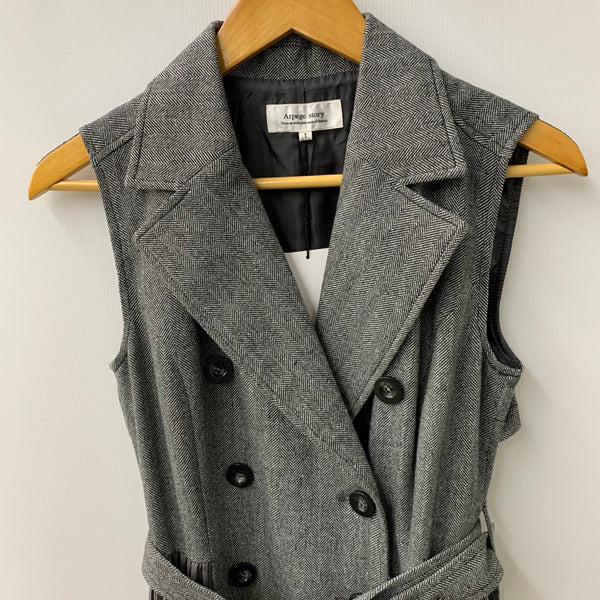 アルページュストーリー Arpege story ジレトレンチ サイドプリーツ ベルト付き ベスト グレー 201LT-456