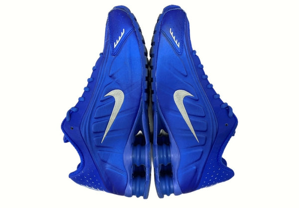 ナイキ NIKE 24年製 WMNS SHOX R4 ROYAL ウィメンズ ショックス ロイヤル ローカット シューズ  青 HJ7303-445 メンズ靴 スニーカー ブルー 27.5cm 104S-648