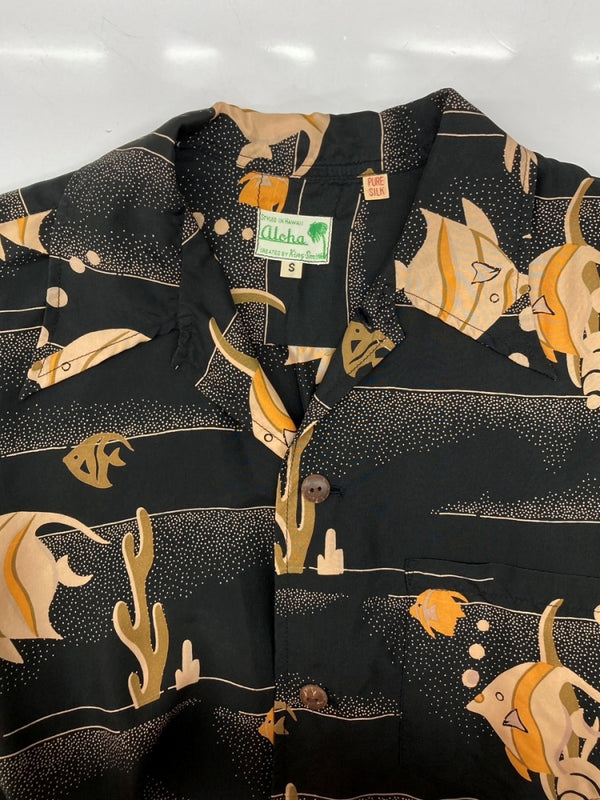 サンサーフ SUN SURF S/S SPECIAL EDITION ALOHA KIHI KIHI アロハ シャツ キヒ キヒ ハワイアン 半袖 開襟 魚 海 黒 SS30210 半袖シャツ 総柄 ブラック Sサイズ 104MT-1710