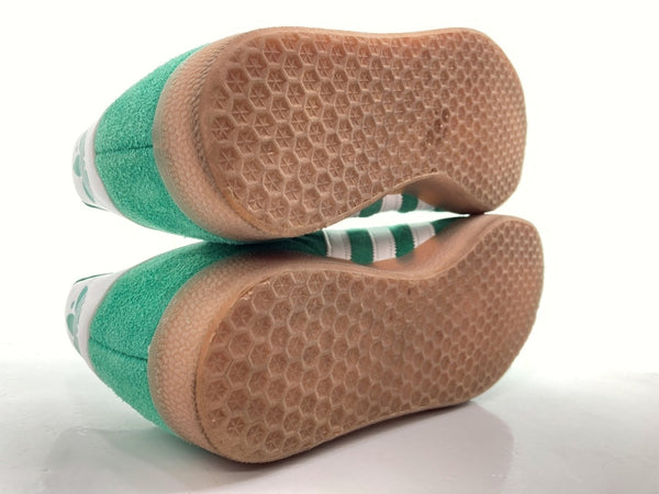 アディダス adidas 23年製 GAZELLE SHOES ガゼル シューズ スエード ガムソール 緑 白 ID6106 メンズ靴 スニーカー グリーン 28cm 104-shoes370