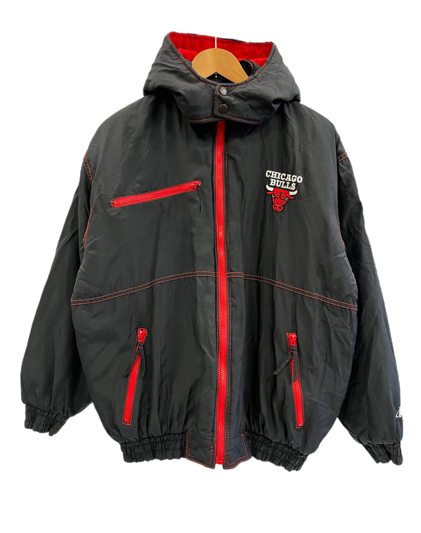 US US古着 Chicago Bulls シカゴ ブルズ 中綿ジャケット 赤 黒 ジャケット ブラック 101MT-5390