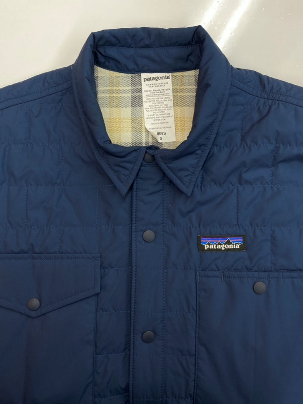 パタゴニア Patagonia 14AW REVERSIBLE QUILTING JACKET リバーシブル キルティング ジャケット 裏チェック ボタン アウター 紺 27500FA14 ジャケット ロゴ ネイビー Sサイズ 104MT-2157
