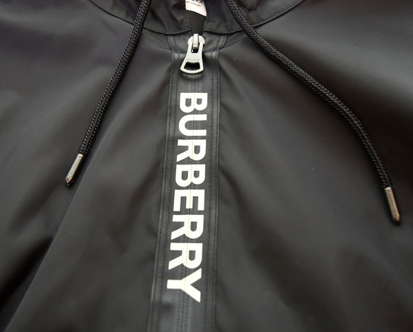 バーバリー   BURBERRY  ロゴ プリント ナイロンパーカー ジャケット 黒 113072 A1189 ジャケット ワンポイント ブラック Lサイズ 103MT-639