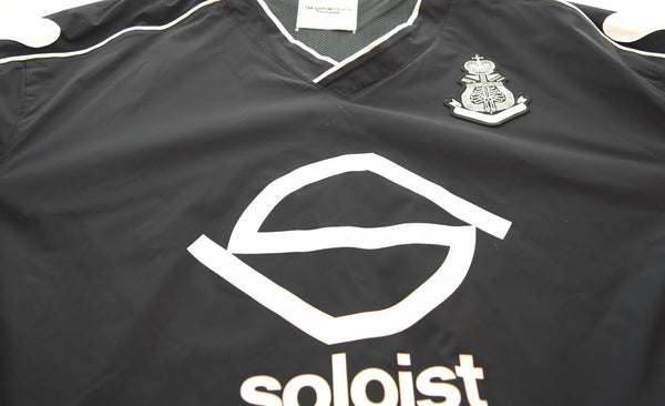 ザソロイスト TheSoloIst TAKAHIROMIYASHITA back gusset sleeve v-neck football shirt フットボールシャツ 黒 0008BSS24 46 トップスその他 ブラック 103MT-2075