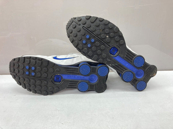 ナイキ NIKE 24年製 SHOX R4 METALLIC SILVER ショックス メタリック シルバー ローカット シューズ 白 青 銀 HQ1988-100 メンズ靴 スニーカー ホワイト 27.5cm 104S-839