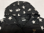 エフシーレアルブリストル F.C.Real Bristol COCA-COLA MULTI PATTERN JACKET コカコーラ マルチ パターン ナイロン フーディ 星柄 バックプリント フロントジップ BLACK 黒 FCRB-200009 ジャケット ロゴ ブラック 104MT-1842