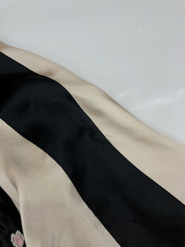 カラクリダマシイ 絡繰魂 枝垂れ桜刺繍 スカジャン 蝶 朧 和柄 ジップアップ アウター ジャケット 黒 223021 ジャケット 総柄 ブラック XLサイズ 104MT-1662