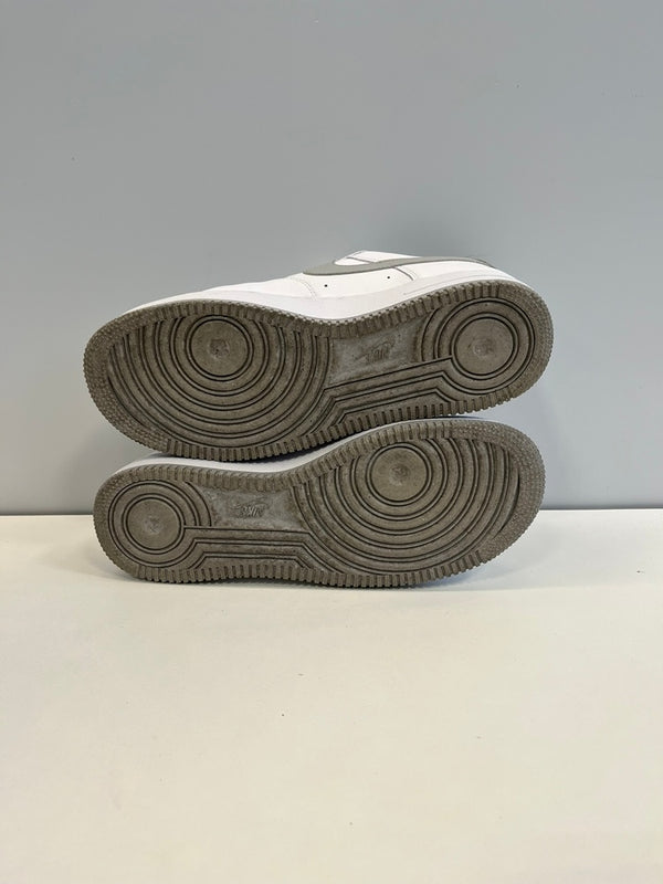 ナイキ NIKE Air Force 1 '07 White/Light Smoke Grey エアフォース1 '07 ホワイト/ライトスモークグレー FJ4146-100 メンズ靴 スニーカー ホワイト 26.5cm 101sh-2253