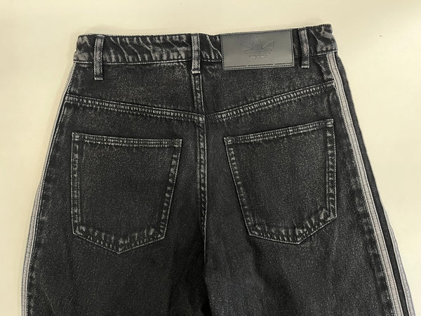 アディダス adidas オリジナルス アディカラー ファイヤーバード デニムパンツ 黒 JC6718 デニム ブラック 表記サイズ30 101MB-632