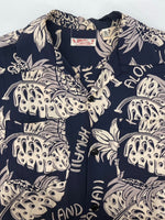 サンサーフ SUN SURF ALOHA SHIRT アロハ シャツ THE PINEAPPLE ISLAND ハワイアン オープンカラー ボタン 開襟 長袖 薄手 紺 SS23303 長袖シャツ 総柄 ネイビー Sサイズ 104MT-2325