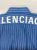 バレンシアガ BALENCIAGA Back Logo Stripe Shirt バック ロゴ ストライプ シャツ 長袖 ボタンダウン オーバーサイズ 白 青 508465 TBM12 サイズ 39 長袖シャツ ストライプ ブルー 104MT-971