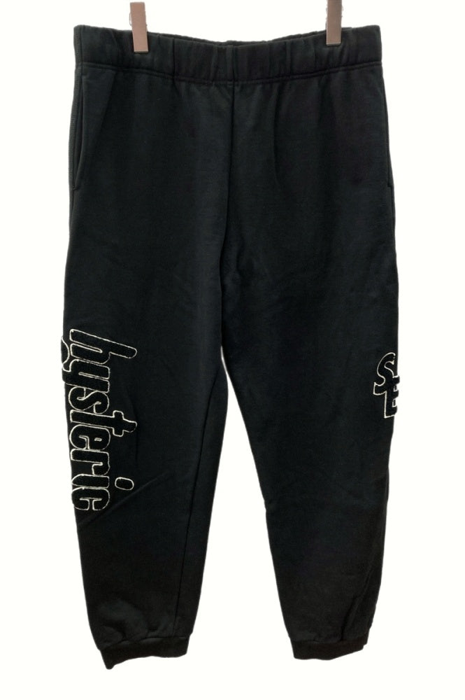 ウィンダンシー WIND AND SEA × ヒステリックグラマー HYSTERIC GLAMOUR VARSITY SWEAT PANTS  スウェットパンツ WDS-C-HYS-23-AP-Q1-18 ボトムスその他 ロゴ ブラック XL 104MB-33 | 古着通販のドンドンサガール