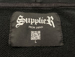 サプライヤー SUPPLIER Boxy Fit Cross Logo Hoodie クロス ロゴ ライトストーン フーディ 黒 パーカ ロゴ ブラック Lサイズ 104MT-2158