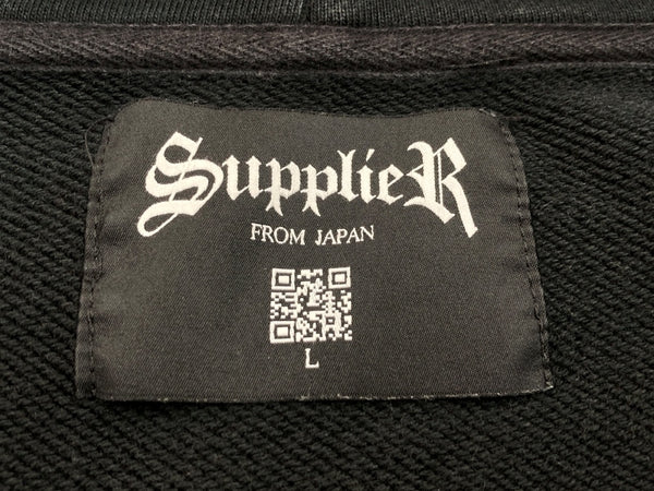 サプライヤー SUPPLIER Boxy Fit Cross Logo Hoodie クロス ロゴ ライトストーン フーディ 黒 パーカ ロゴ ブラック Lサイズ 104MT-2158