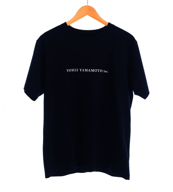 ヨウジ ヤマモト YOHJIYAMAMOTO × NEWERA ニューエラ 20ss 100周年記念 コラボ YOHJI  HN-T77-877 3 Tシャツ ブラック 103MT-2538