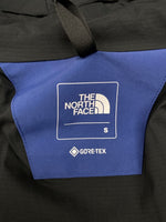 ザノースフェイス THE NORTH FACE MOUNTAIN JACKET マウンテン ジャケット GORE-TEX ダブルジップ アウトドア アウター 青 黒 NP61800 ジャケット ロゴ ブルー Sサイズ 104MT-2001