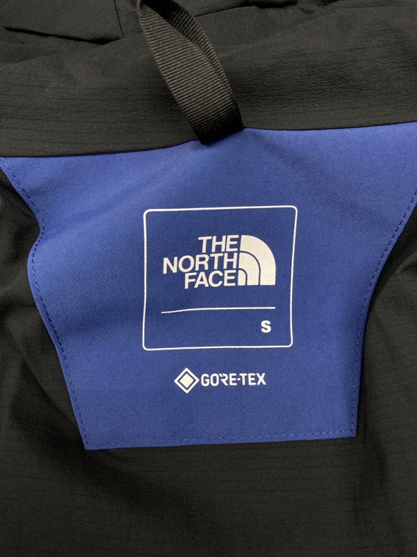 ザノースフェイス THE NORTH FACE MOUNTAIN JACKET マウンテン ジャケット GORE-TEX ダブルジップ アウトドア アウター 青 黒 NP61800 ジャケット ロゴ ブルー Sサイズ 104MT-2001