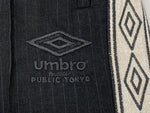 アンブロ UMBRO × PUBLIC TOKYO パブリック トウキョウ ナチュラル トラック パンツ 黒 ロゴ ボトムスその他 ブラック SIZE 1 104MB-246