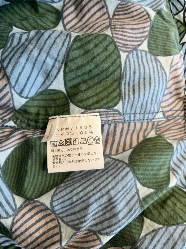 ノースフェイス THE NORTH FACE NOVELTY COMPACT JACKET コンパクトジャケット ナイロンジャケット フーディ ジップアップ ライトアウター 総柄 NPW71535 ジャケット ブルー Sサイズ 101LT-225