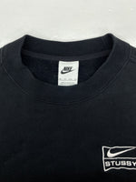 ナイキ NIKE × Stussy ステューシー Washed NRG Fleece Crewneck ウォッシュド フリーフ クルーネック トレーナー 裏起毛 黒 DO5310-010 スウェット ロゴ ブラック XSサイズ 104MT-878