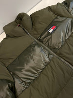 トミー・ヒルフィガー TOMMY HILFIGER BLOCKED PUFFER JACKET ブロックパファージャケット DM0DM11207 ジャケット カーキ Lサイズ 101MT-5088