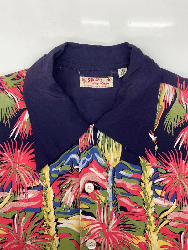 サンサーフ SUN SURF HAWAIIAN SHIRT ハワイアン シャツ アロハシャツ オープンカラー 開襟 半袖 ENCHANTING WATERFALLS 紺 M32181 B 半袖シャツ 花・植物 ネイビー Sサイズ 104MT-1746