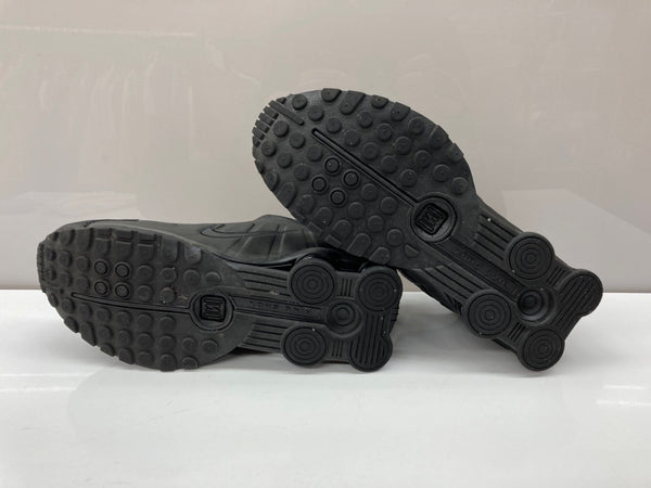 ナイキ NIKE 24年製 SHOX R4 ショックス オールブラック ローカット シューズ 黒 HQ1988-001 メンズ靴 スニーカー ブラック 27cm 104S-927