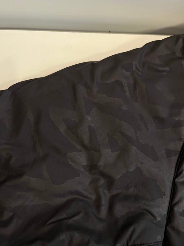 ステューシー STUSSY ロゴ総柄 無地 リバーシブル パフジャケット 中綿ジャケット 黒 ジャケット ブラック Lサイズ 101MT-5411