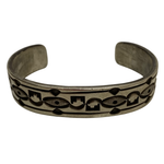 【曜日割引対象外】 【中古】インディアンジュエリー INDIAN JEWELRY ホピ族 JJ 刻印 メンズジュエリー・アクセサリー バングル シルバー 201goods-675 VB
