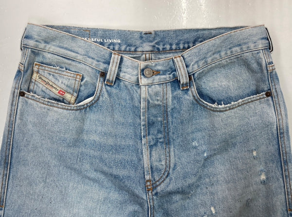 ディーゼル DIESEL STRAIGHT LOOSE FITTING DENIM PANTS ストレート ルーズ フィット デニム パンツ ボタンフライ パッチ ダメージ 青 ロゴ A03564 デニム ブルー サイズ 32 104MB-162