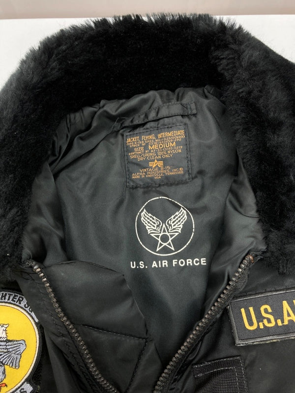 アルファインダストリーズ ALPHA INDUSTRIES B-15D FLIGHT JACKET フライト ジャケット MA-1 襟ファー ジップアップ アウター 黒 ジャケット ロゴ ブラック Mサイズ 104MT-2145