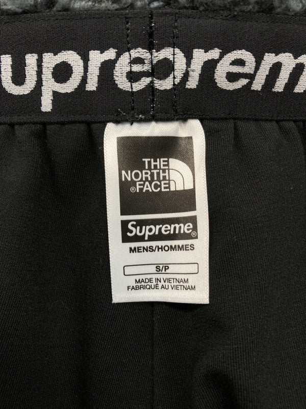 ザノースフェイス THE NORTH FACE × Supreme シュプリーム 23SS HIGH PILE FLEECE SHORT ハイ パイル フリース ショーツ ハーフ パンツ 灰色 ロゴ NB02308I ハーフパンツ グレー Sサイズ 104MB-86