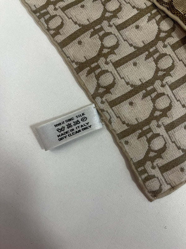 クリスチャンディオール Christian Dior トロッター柄 総柄 大判シルクスカーフ イタリア製 茶 マフラー・スカーフ レディーススカーフ ブラウン 101G-239