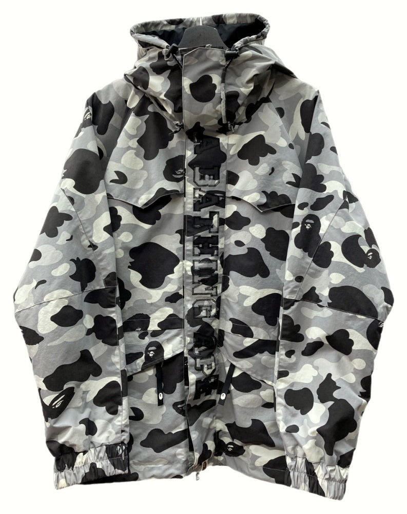 アベイシングエイプ A BATHING APE CAMO SNOWBOARD JACKET カモ スノーボード ジャケット マウンテンパーカー カモフラ  サルカモ 灰色 ジャケット カモフラージュ・迷彩 グレー Mサイズ 104MT-764 | 古着通販のドンドンサガール