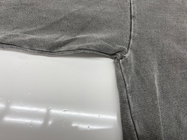 ガールズドントクライ Girls Don’t Cry Tonal Crewneck Sweatshirt トーナル クルーネック トレーナー 長袖 カットソー プルオーバー ロゴ 刺繍 GRAY 灰色 スウェット ワンポイント グレー Mサイズ 104MT-1824