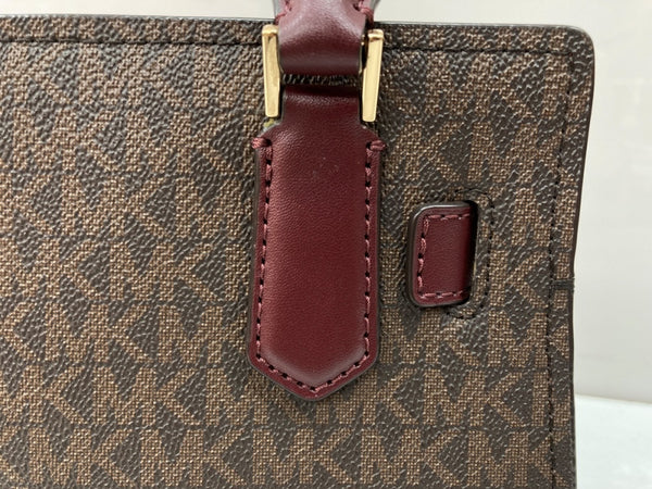 マイケル・コース MICHAEL KORS HAMILTON サッチェル スモール MK シグネチャー ロックチャーム ショルダーバッグ ハンドバッグ クロスボディ BROWN 茶色 ボルドー BORDEAUX  35F1GHMS2B150 バッグ レディースバッグ 2way・3wayバッグ 総柄 ブラウン 104B-47