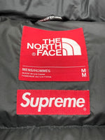 シュプリーム SUPREME × THE NORTH FACE ザノースフェイス Paper Print Nuptse Jacket ペーパー プリント ヌプシ 白 ND91806I ジャケット 総柄 ホワイト Mサイズ 104MT-2159