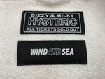 ウィンダンシー WIND AND SEA × ヒステリックグラマー HYSTERIC GLAMOUR フーディ HOODIE 刺繍 バックロゴ GRAY WDS-C-HYS-24-Q2-07 パーカ プリント グレー Mサイズ 104MT-272