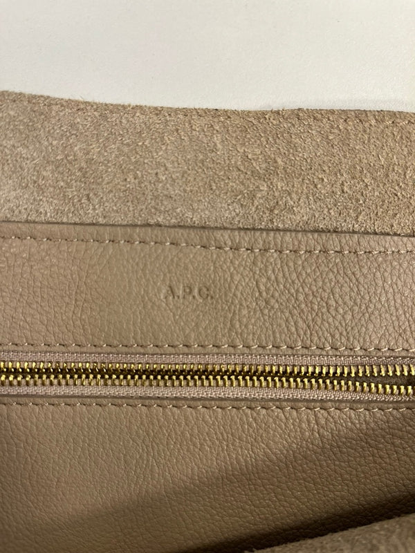 アーペーセー A.P.C. レザートートバッグ　トープ系 無地 シンプル バッグ レディースバッグ トートバッグ ベージュ 101bag-212